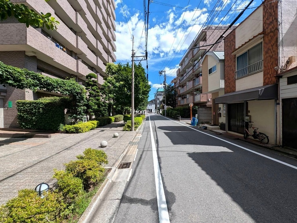 パークハイツ小豆沢　南西側 前面道路
